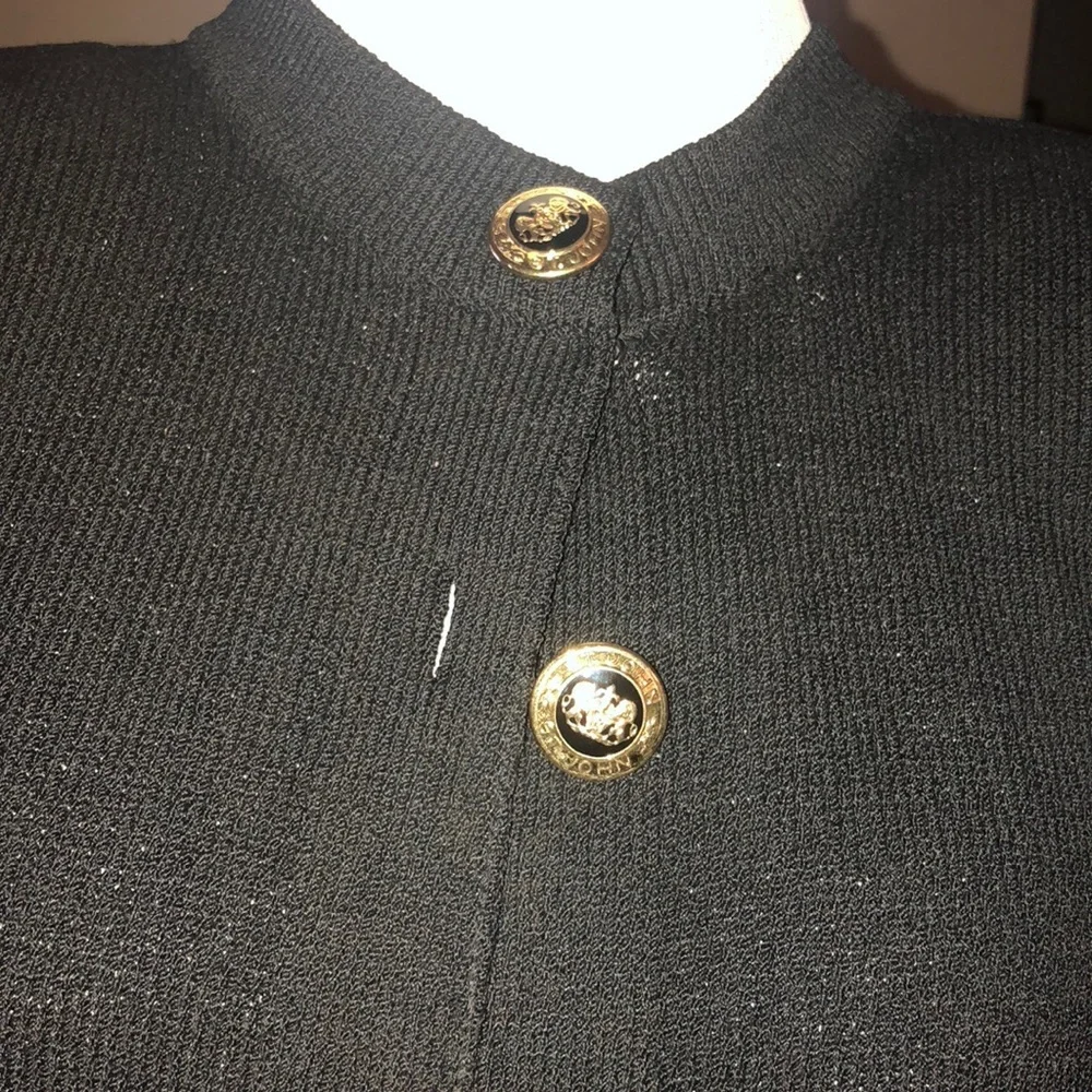Beautiful St. John button down sweater.​